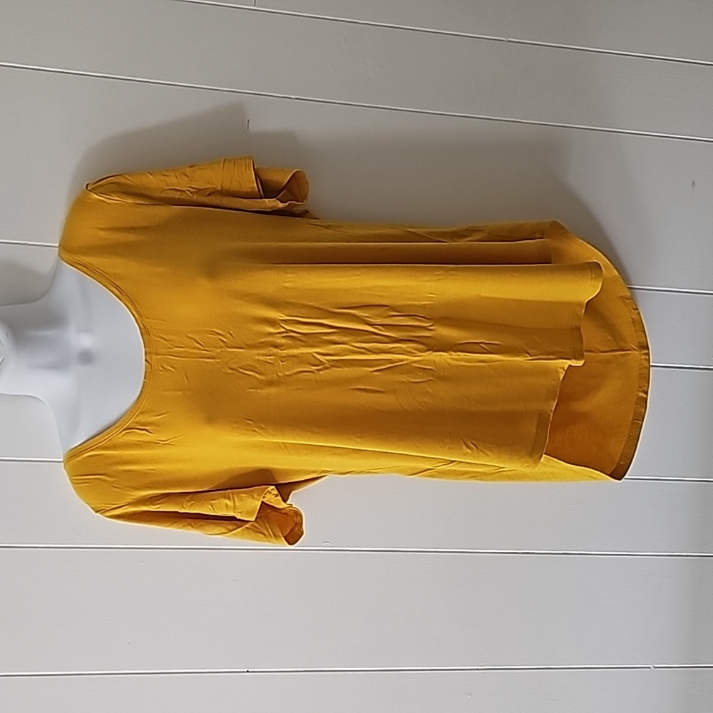 Perfect fall mustard yellow shirt